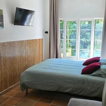 Voyages & Escales Πανσιόν Thezan-les-Beziers
