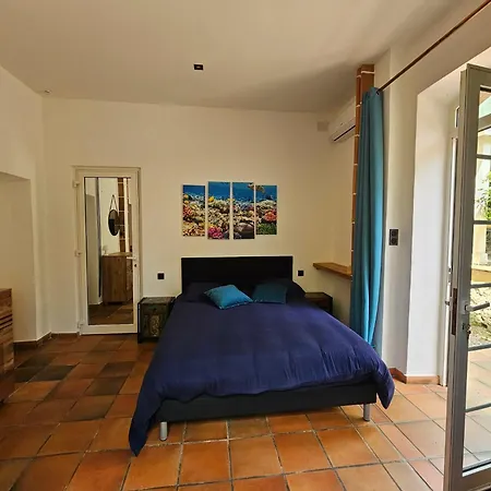 Voyages & Escales * Thezan-les-Beziers